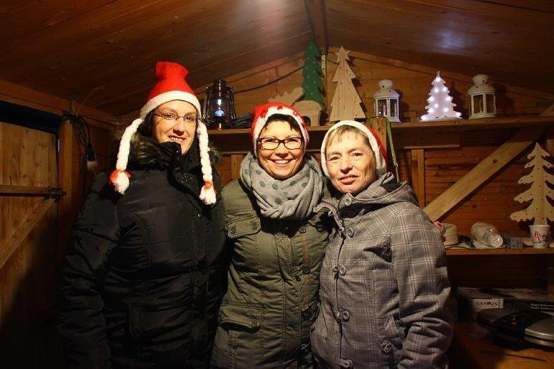 Weihnachtsmarkt in Obergebra bei Blitz und Donner