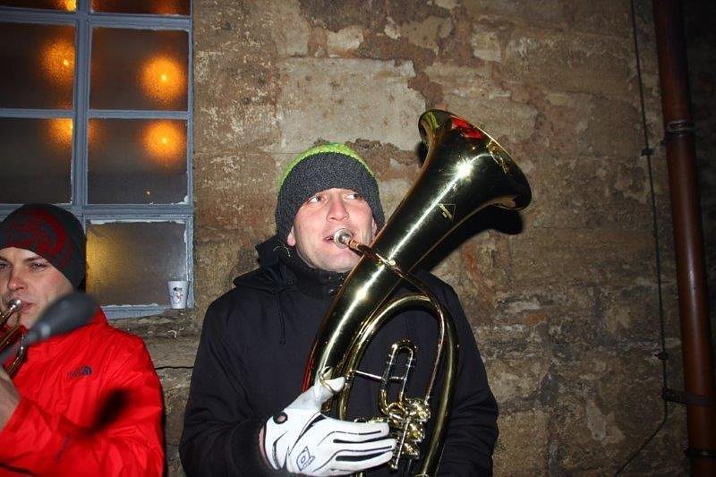 Weihnachtsmarkt in Obergebra bei Blitz und Donner