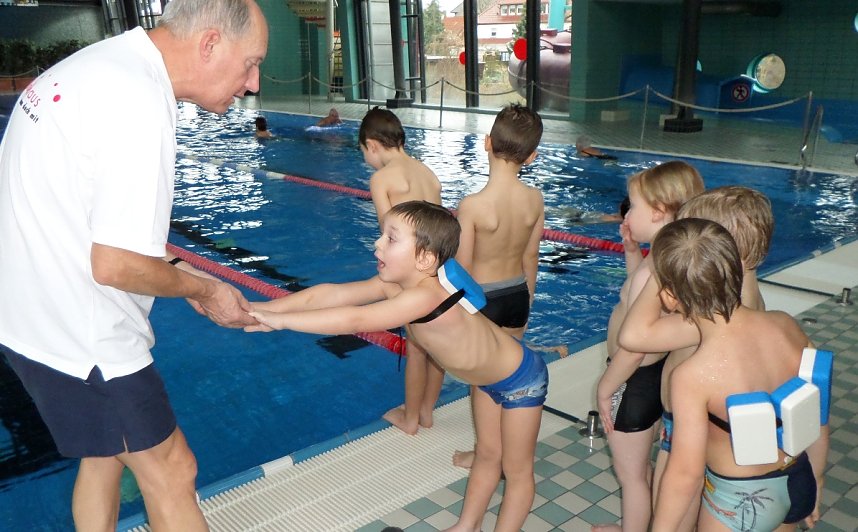 500. Kinderschwimmkurs im Badehaus Nordhausen