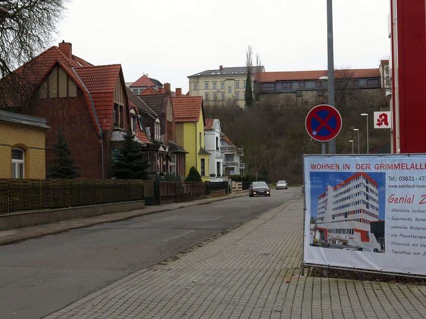 Tempo 30: Wer von der Grimmelallee in Richtung Neustadt-Kreisel f&auml;hrt braucht nicht abzubremsen.