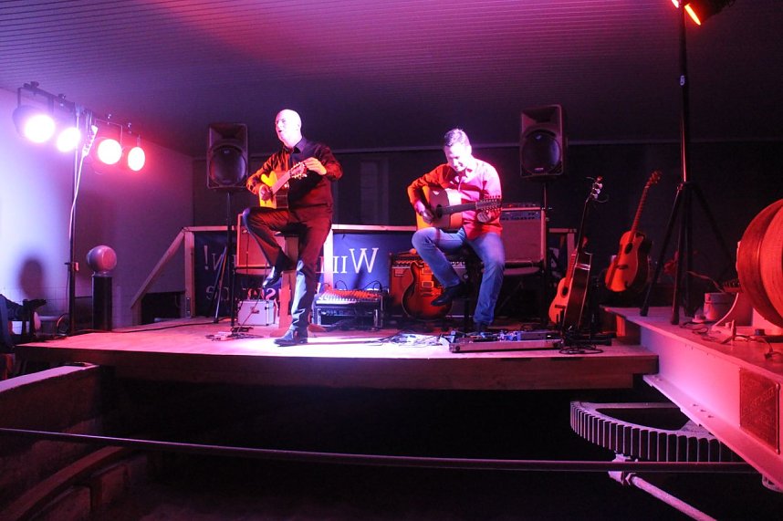 Das Dresdner Duo "Hands on Strings" er&ouml;ffnete heute die Nordh&auml;user Jazzsaison 2015