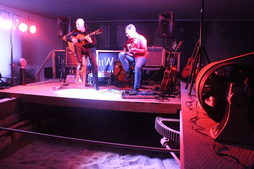 Das Dresdner Duo "Hands on Strings" er&ouml;ffnete heute die Nordh&auml;user Jazzsaison 2015