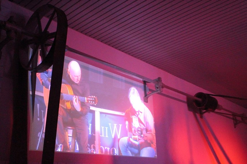 Das Dresdner Duo "Hands on Strings" er&ouml;ffnete heute die Nordh&auml;user Jazzsaison 2015