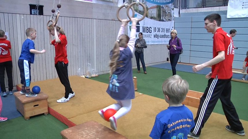 Kindergartensporttag in der Nordh&auml;user Wiedigsburghalle