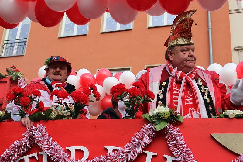 N&auml;rrinnen und Narren zogen durch Sondershausen (1)