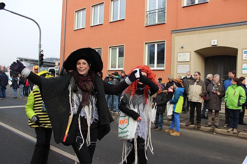 N&auml;rrinnen und Narren zogen durch Sondershausen (1)