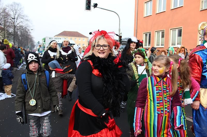 N&auml;rrinnen und Narren zogen durch Sondershausen (2)