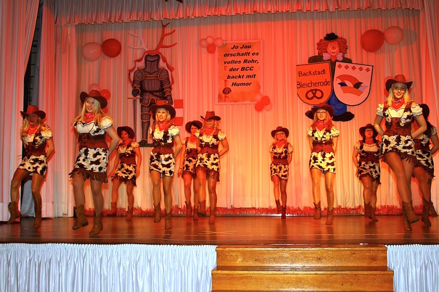 Zum 8. M&auml;nnerballettwettbewerb des BCC im Bleicher&ouml;der Kulturhaus sollte es zum Kopf an Kopf Tanzen kommen