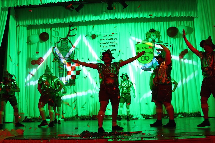 Zum 8. M&auml;nnerballettwettbewerb des BCC im Bleicher&ouml;der Kulturhaus sollte es zum Kopf an Kopf Tanzen kommen