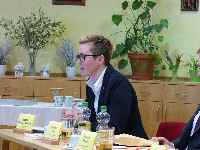 &Uuml;bergabe der Bauschutzbrillen an Abgeordneten des Landtages