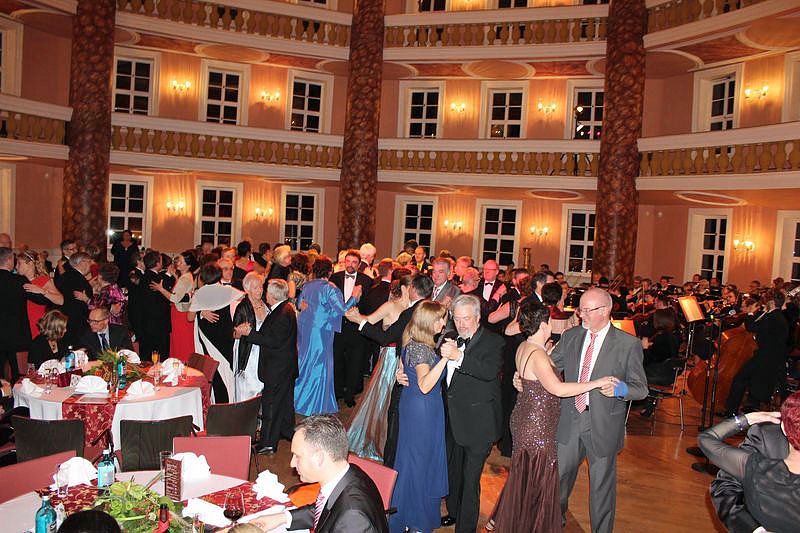 nnz/kn: Ballgefl&uuml;ster mit Premiere