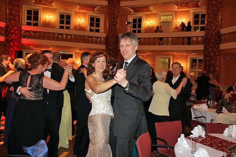 nnz/kn: Ballgefl&uuml;ster mit Premiere