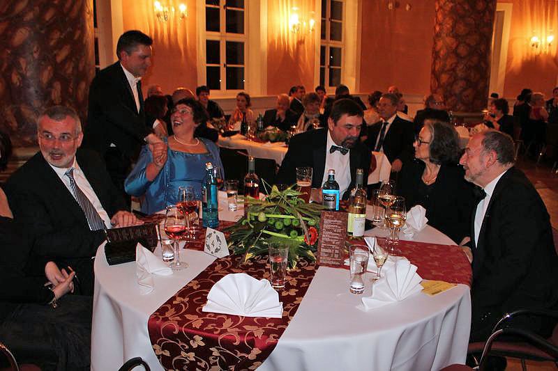 nnz/kn: Ballgefl&uuml;ster mit Premiere