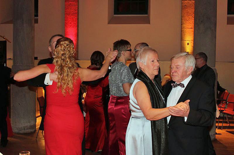 nnz/kn: Ballgefl&uuml;ster mit Premiere