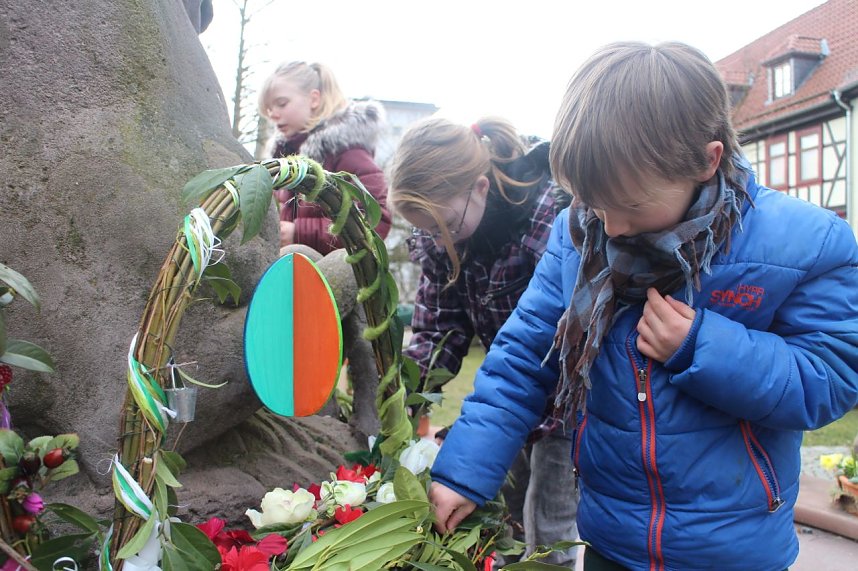Der erste Brunnen ist geschm&uuml;ckt - das Nordh&auml;user Meerpferdchen verzierten die Sch&uuml;lerinnen und Sch&uuml;ler des F&ouml;rderzentrums Pestalozzi