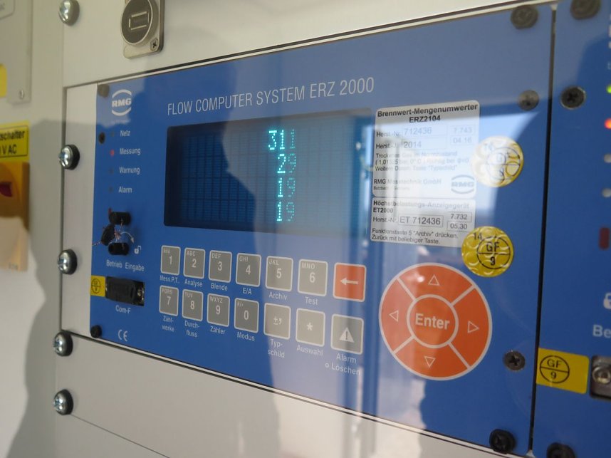 Besuch der Anlage: Elektronische Steuerung der Einspeisung ins Netz