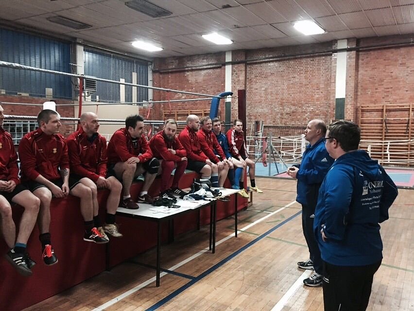 Kicken statt Boxen - vergangenen Samstag zeigten die Boxer, das auch die Beinarbeit stimmt