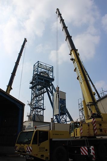 Neue Seilfahrtsbr&uuml;cke wird montiert