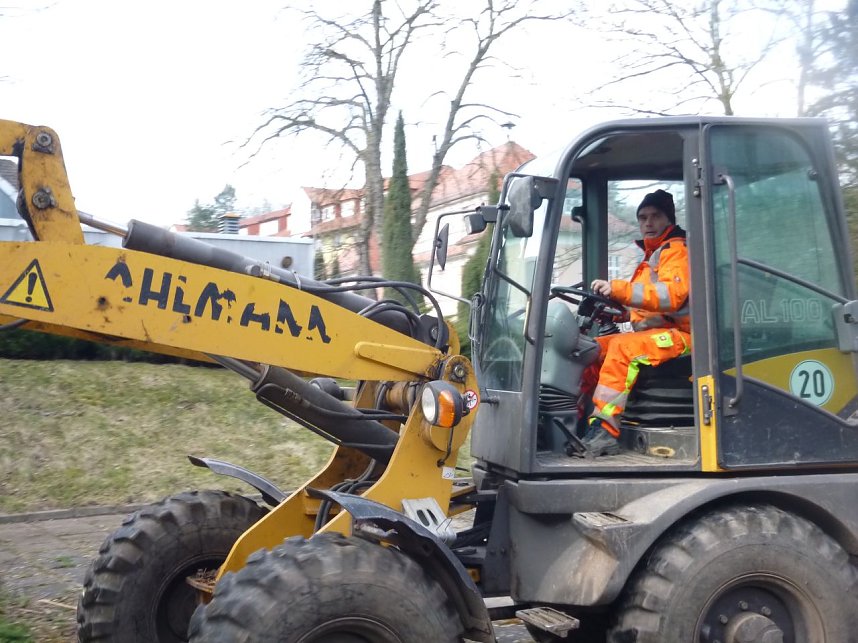 &Uuml;ber 60 Helfer beim Fr&uuml;hjahrsputz in S&uuml;lzhayn