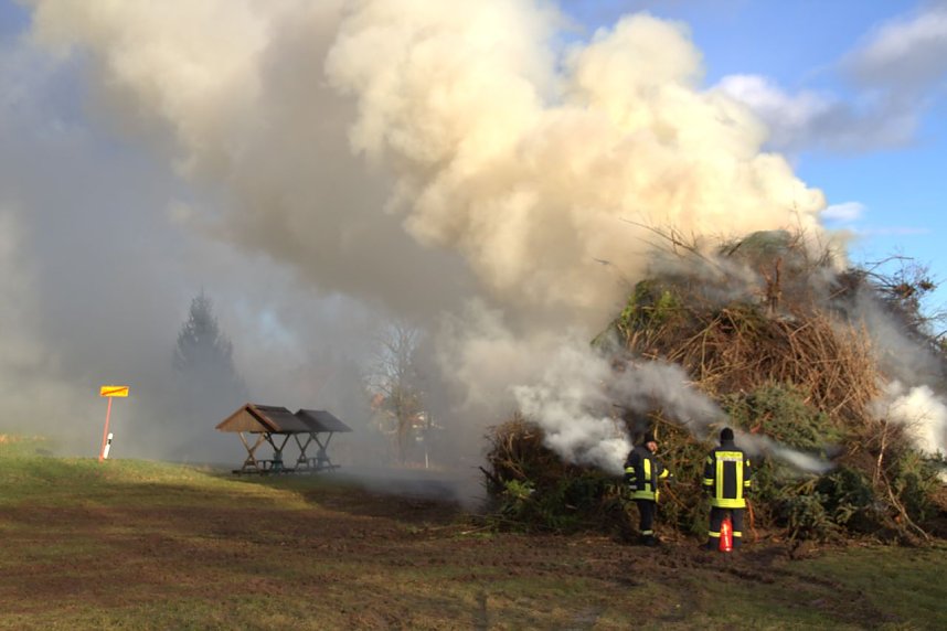 Osterfeuer in Herreden