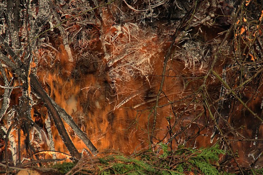 Osterfeuer in Herreden