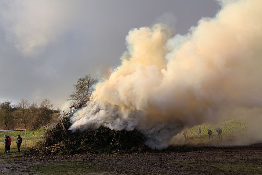 Osterfeuer in Herreden