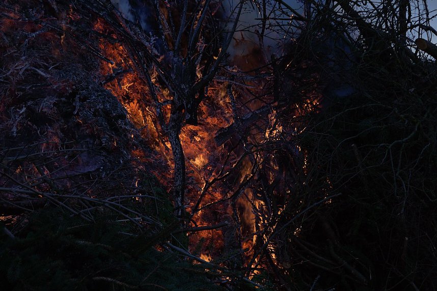 Osterfeuer in Herreden