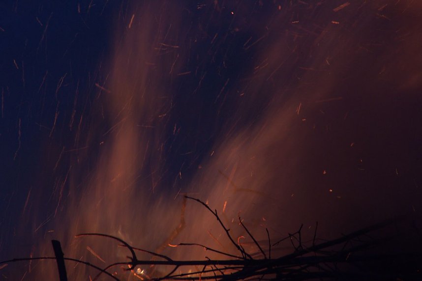 Osterfeuer in Herreden