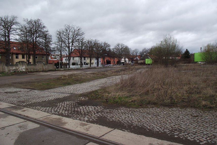 Reihenh&auml;user oder Eigenheime w&uuml;rden sich auch parallel zu den vorhandenen in der Stra&szlig;e An der Bleiche anbieten.