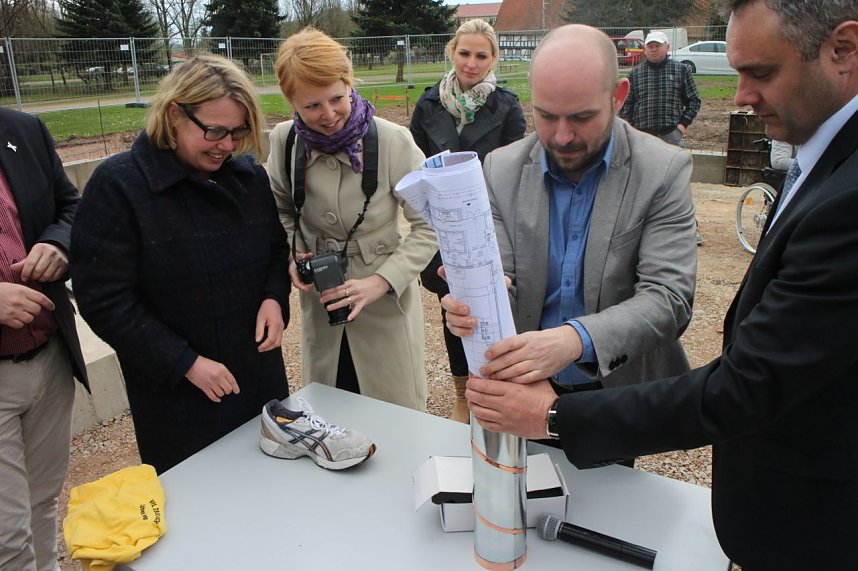 F&uuml;r die neue Sporthalle der Regelschule Ellrich wurde heute der Grundstein gelegt