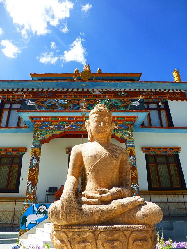 Heilige Orte und heilende Mantras - dar&uuml;ber wird Daniela Wolf am Freitag im Nordh&auml;user Weltladen berichten