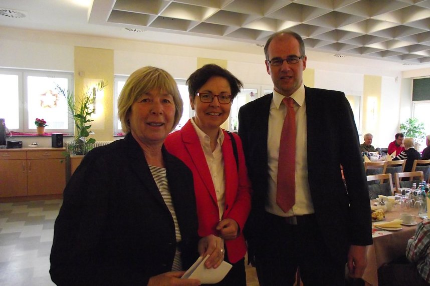 Wahlkampf f&uuml;r Matthias: Zugkr&auml;ftiges Trio, von links: Ex-Oberb&uuml;rgermeisterin Barbara Rinke, Heike Taubert, Matthias Jendricke.