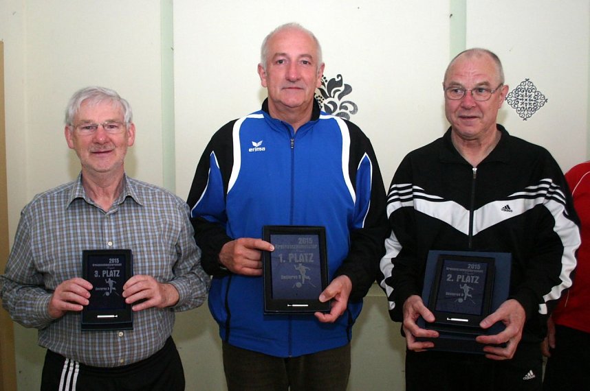 Hanjo Sinzel (Mitte) erneut Meister bei den B-Senioren