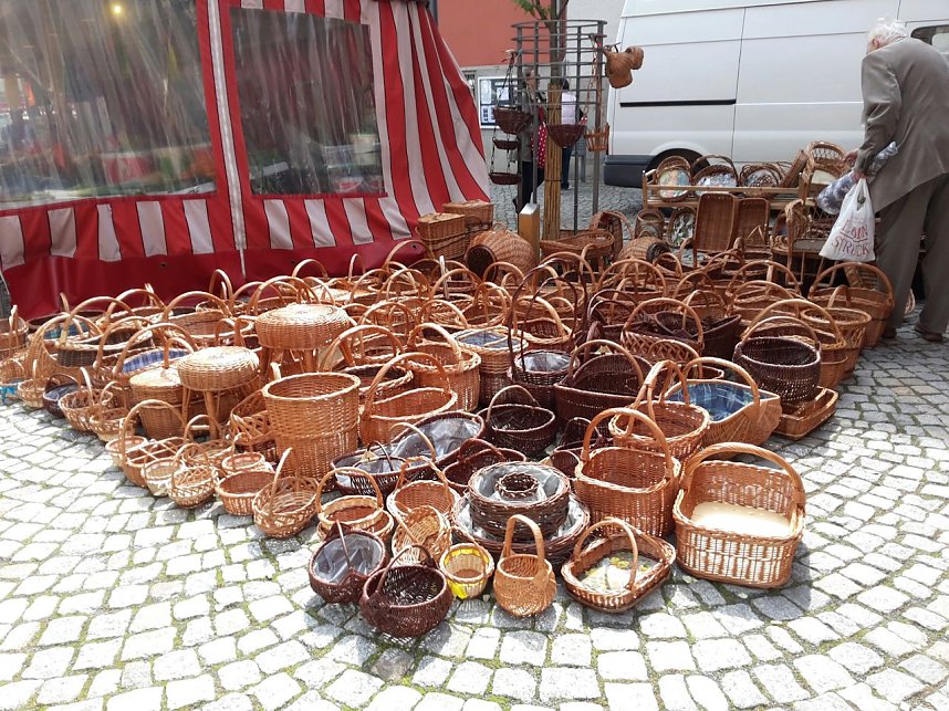 Geranien - und Blumenmarkt auf dem Nordh&auml;user Rathausplatz