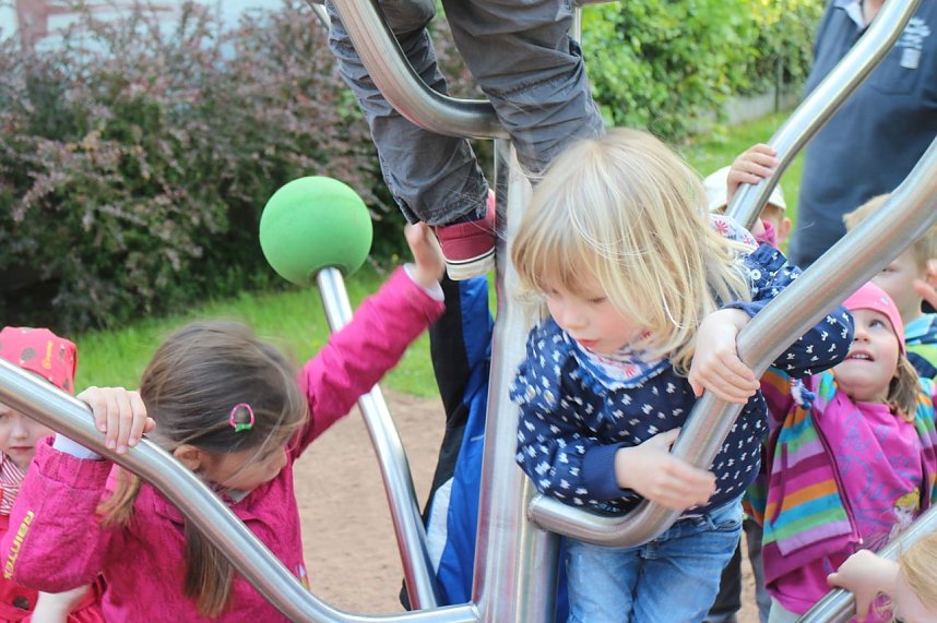 Neuer Kletterbaum in Nordh&auml;user Altstadt freigegeben