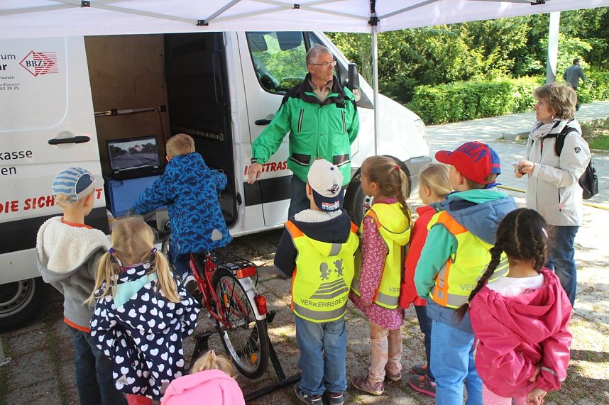 Sicherheit braucht K&ouml;pfchen - seit gut zehn Jahren organisiert die Kreissparkasse Nordhausen die Verkehrsschulungen f&uuml;r angehende Grundsch&uuml;ler
