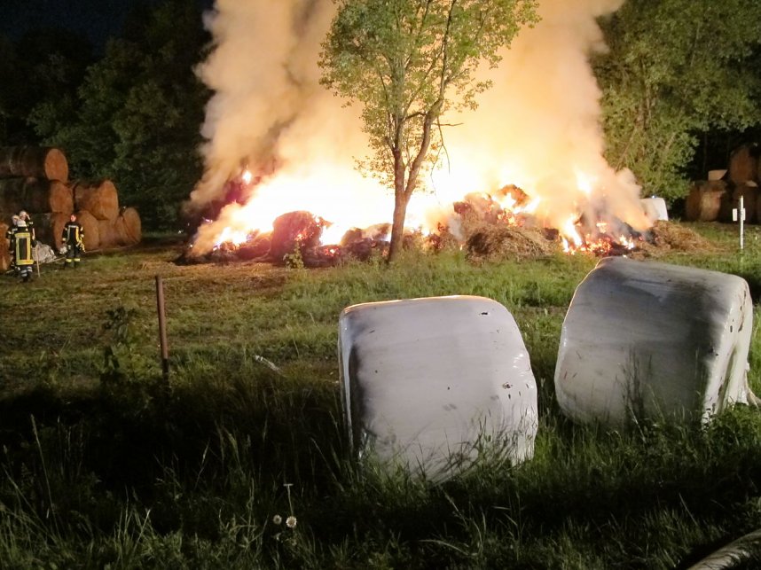 Strohballen brannten