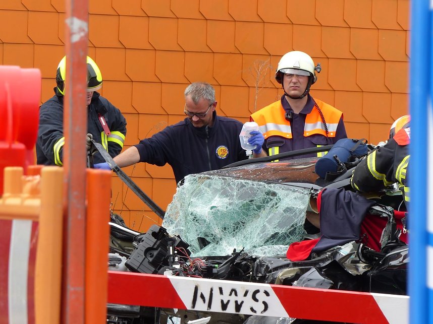 Schwerer Unfall am Bahn&uuml;bergang