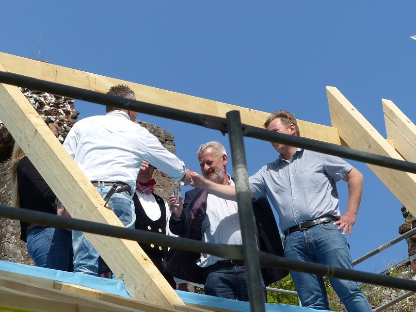 Richtfest f&uuml;r neuen Festsaal am Burggsathof