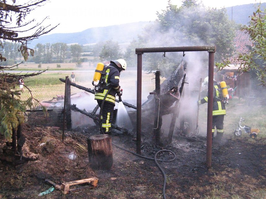 Gartenhaus brannte in Obergebra