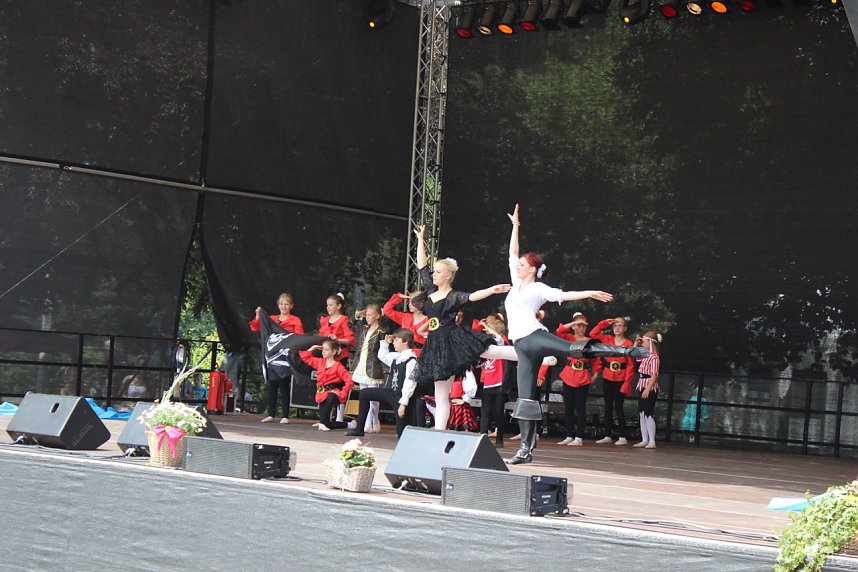 Die Eleven des Tanzstudio Radeva auf dem 47. Rolandsfest