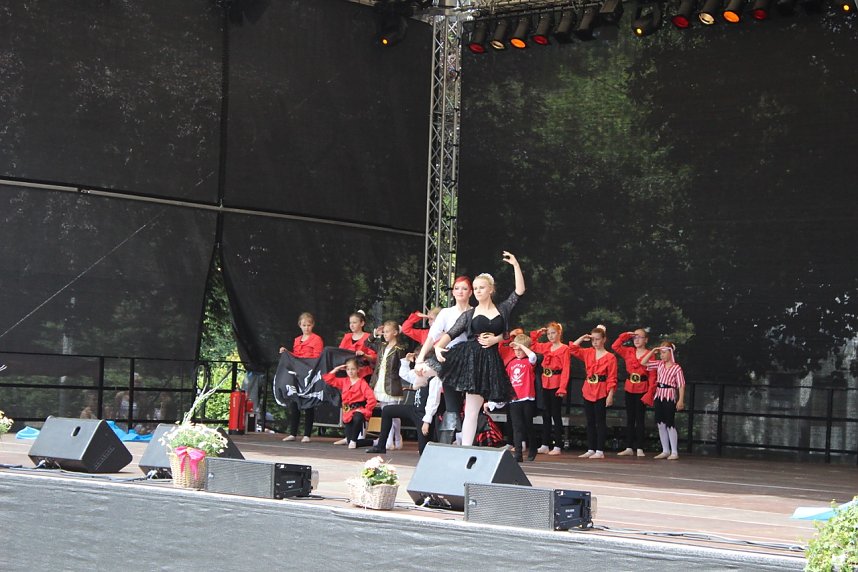 Die Eleven des Tanzstudio Radeva auf dem 47. Rolandsfest