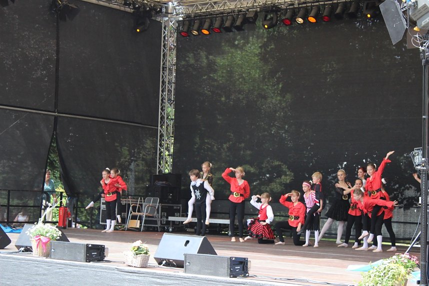 Die Eleven des Tanzstudio Radeva auf dem 47. Rolandsfest