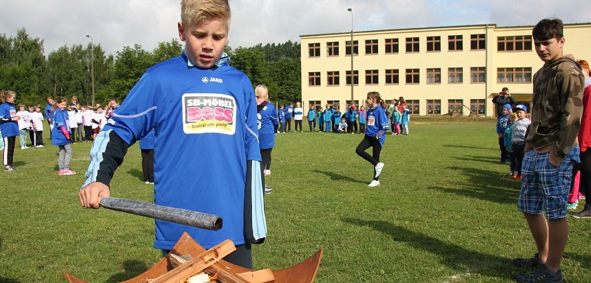 Feuer wird entz&uuml;ndet