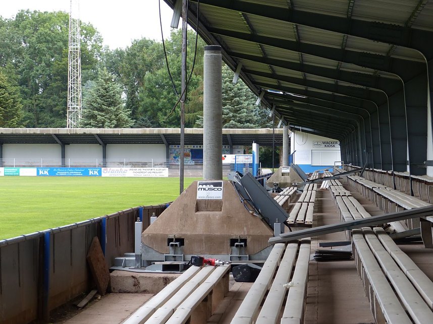 Der erste Mast ist geschafft