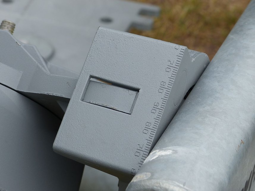 Der erste Mast ist geschafft