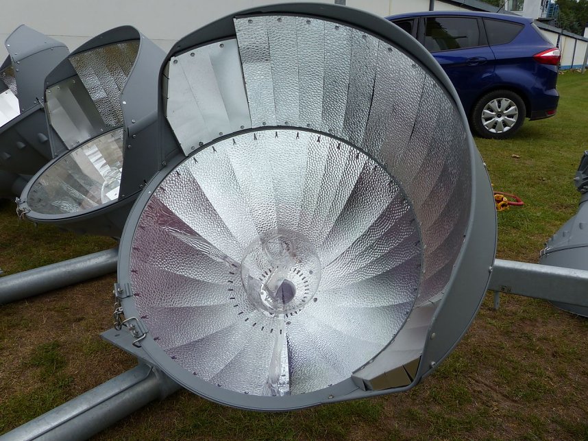 Der erste Mast ist geschafft