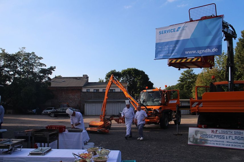 Sommerfest vor dem Nordh&auml;user Landratsamt