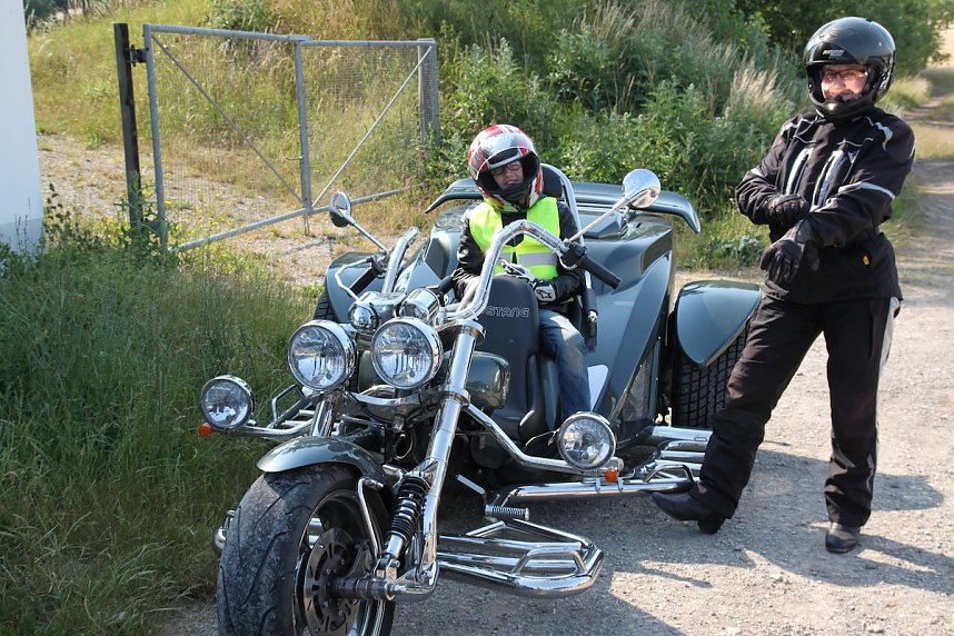 Coole Bikes auf hei&szlig;em Asphalt