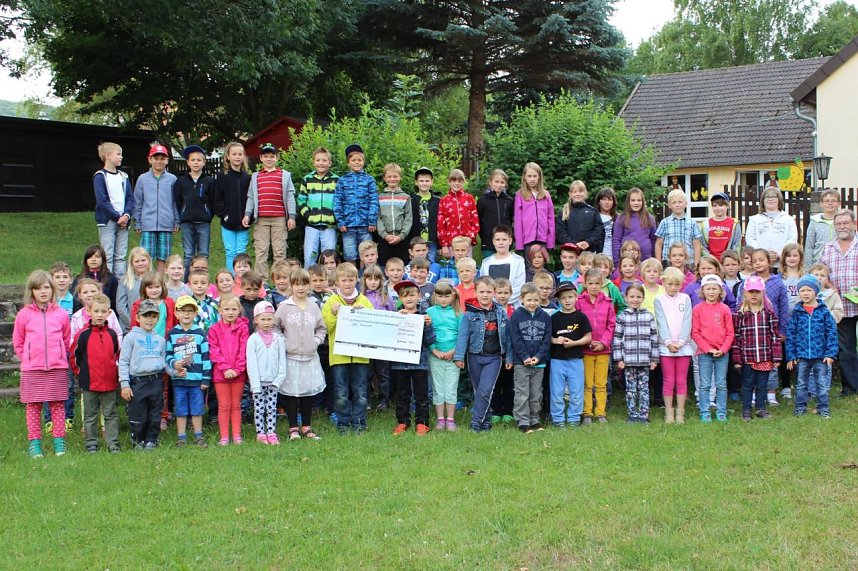 Laufen gegen Leuk&auml;mie - zur Kinderolympiade in Obergebra wurden auch Spenden f&uuml;r den siebenj&auml;hrigen Neo Dominik gesammelt